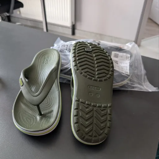 Сланцы Crocs, зелёные и синие