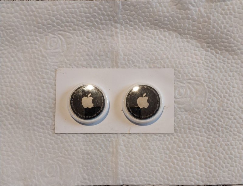 2 Apple AirTag