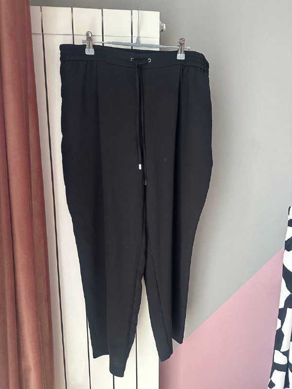 Джинсовка Zara, брюки классические Zara, юбка Kiabi, лоферы, кроссовки 5