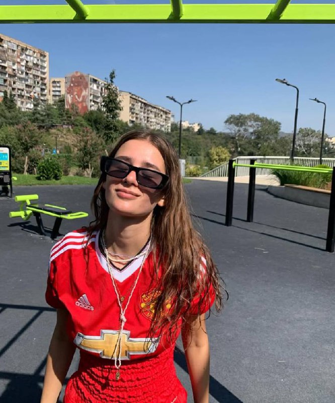 Винтажный рибок, кепка NY, футболка корсет, шорты факзеполис, шорты с ягненком 4