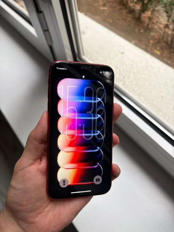 Красный iPhone 11 128 ГБ с двумя SIM-картами 1