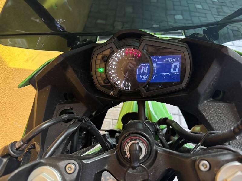 Мотоцикл Kawasaki Ninja 400 4