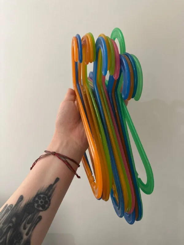 Пластиковые вешалки IKEA