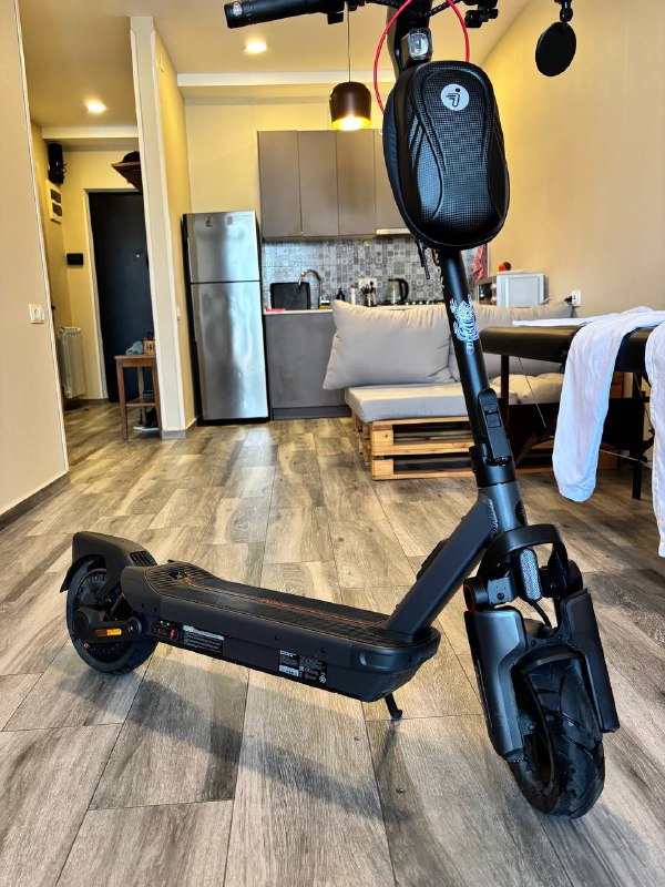 Segway Ninebot KickScooter MAX G3 Black, аксессуары Rock Bros