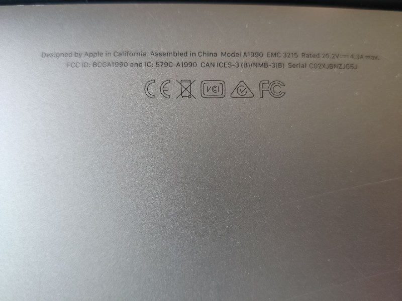 MacBook Pro 15 A1990 середины 2018 с тачбаром и разбитым дисплеем 4