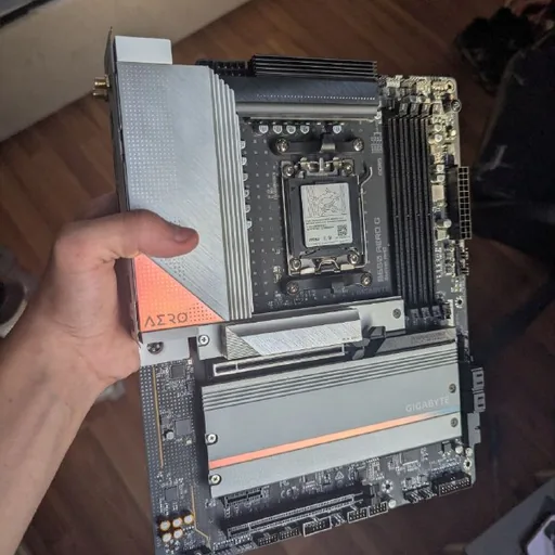 Gigabyte B650 AERO G материнская плата