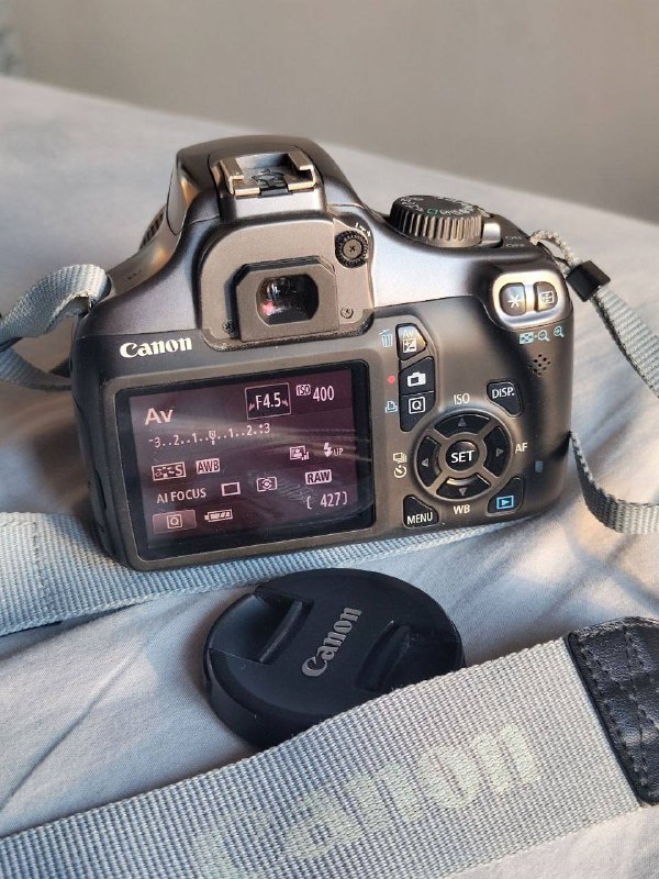 Фотоаппарат Canon 1100d с объективом 18-55мм