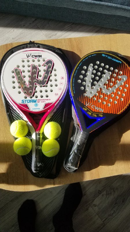 2 падел ракетки с 4 мячами