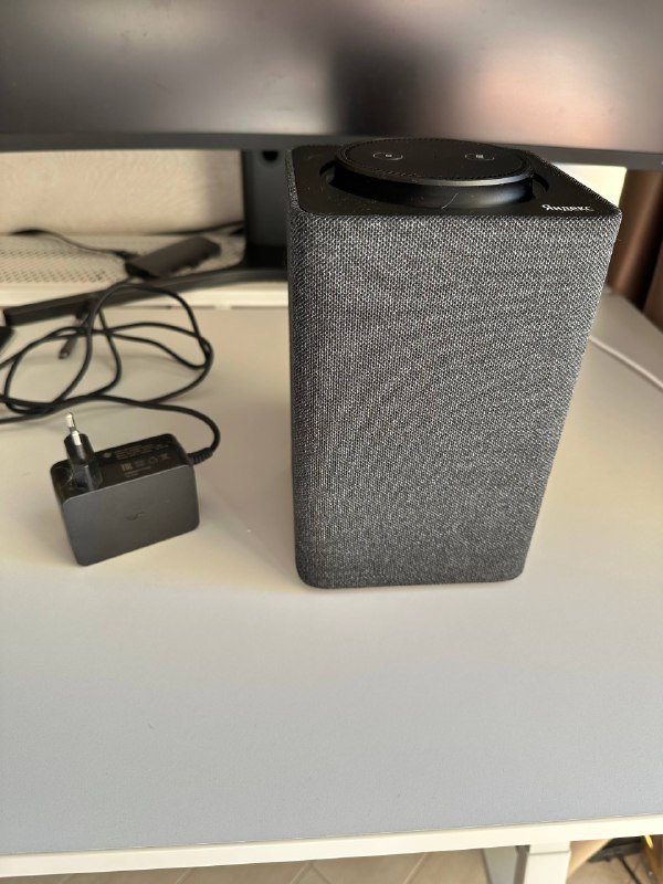 Алиса YNDX-0001, пылесос dyson V15, весы Mi Body, монитор Xiaomi, стул MARCUS, стол UTESPELARE, учебник корейского языка, две вазы 8