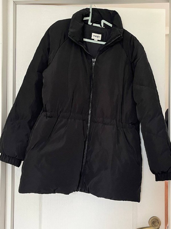 Чёрная зимняя куртка Wrangler размер S