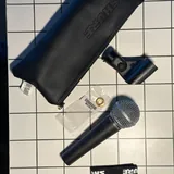 Sempler Korg Volca Sample, mikrofon Shure SM58, tastatura NuPhy Air75 2