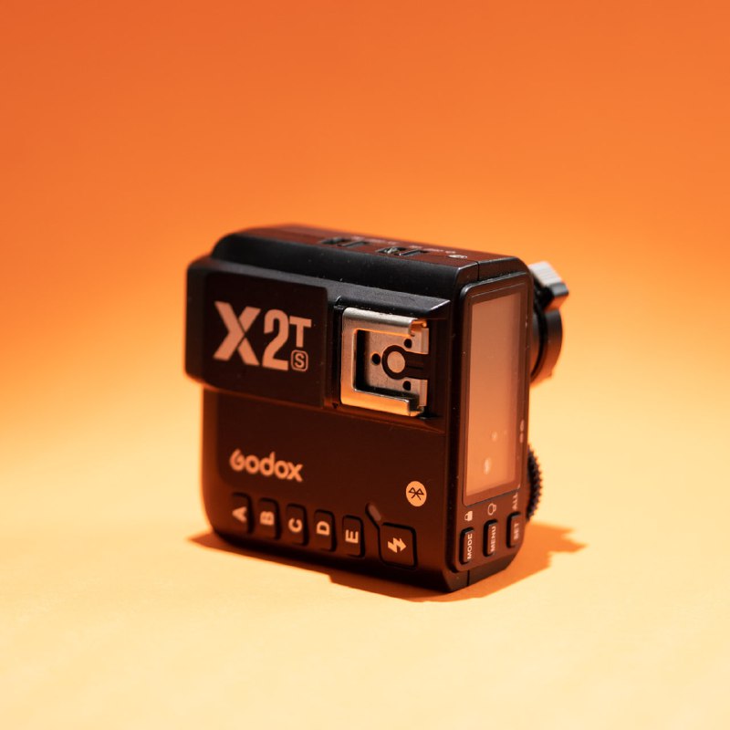 вспышка Godox TT685s, синхронизатор Godox X2TS, аккумуляторы, держатель, стойка 2