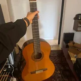 Стол, гитара Yamaha 3