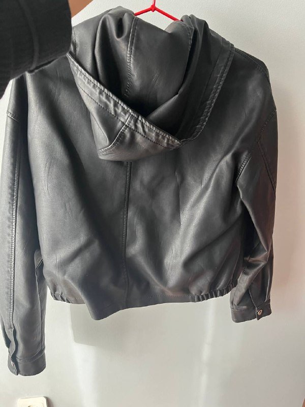 Кожаная куртка размер M