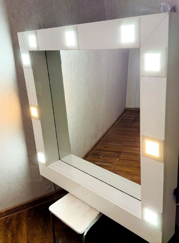 Зеркало с подсветкой 90x90