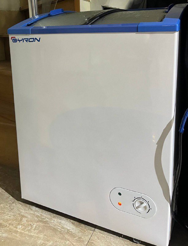 стол уличный стеклянный, морозильная камера, полка, деревянный стол, вешалки 9