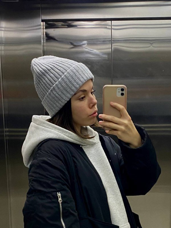 Двусторонний шарф, серая вязаная шапка, бежевая кепка 3