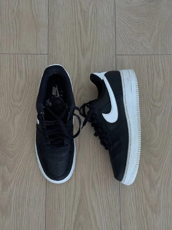 Кроссовки Nike, шлепки Nike, лоферы Zara, шорты Bershka 1