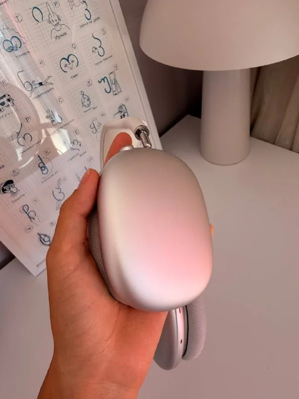 Apple AirPods Max Silver 1
