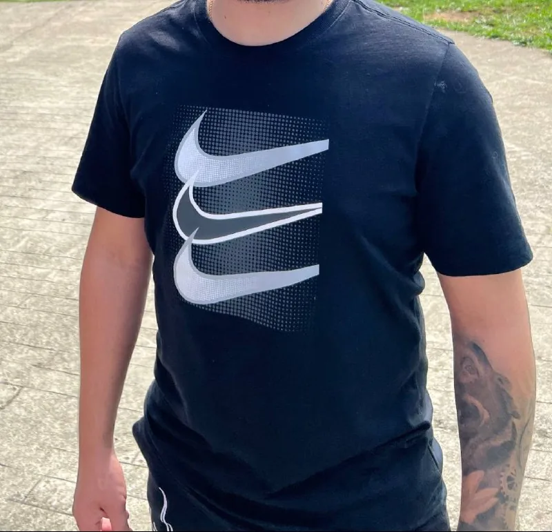 Футболка Nike, футболка Calvin Klein, свитшот Calvin Klein, рубашка Armani, джинсы Calvin Klein, ботинки Calvin Klein 1