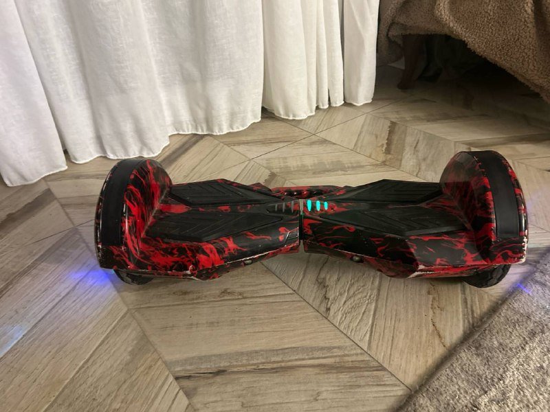 Гироскутер красно-черного цвета с ручкой, подсветка колес 2