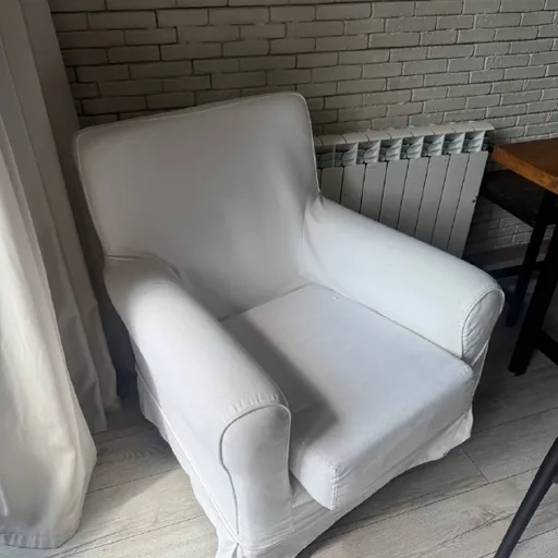 Белое кресло