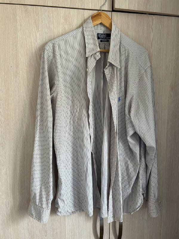 Рубашка белая Asos, коричневая кофта H&m, дождевик Puma, рубашка Ralph Lauren, футболка NY Yankees, ремень с мехом, рубашка Ikea, джинсы Levi’s, кепка, жилетка, рубашка DC, наушники Sennheizer, шорты Lee 4