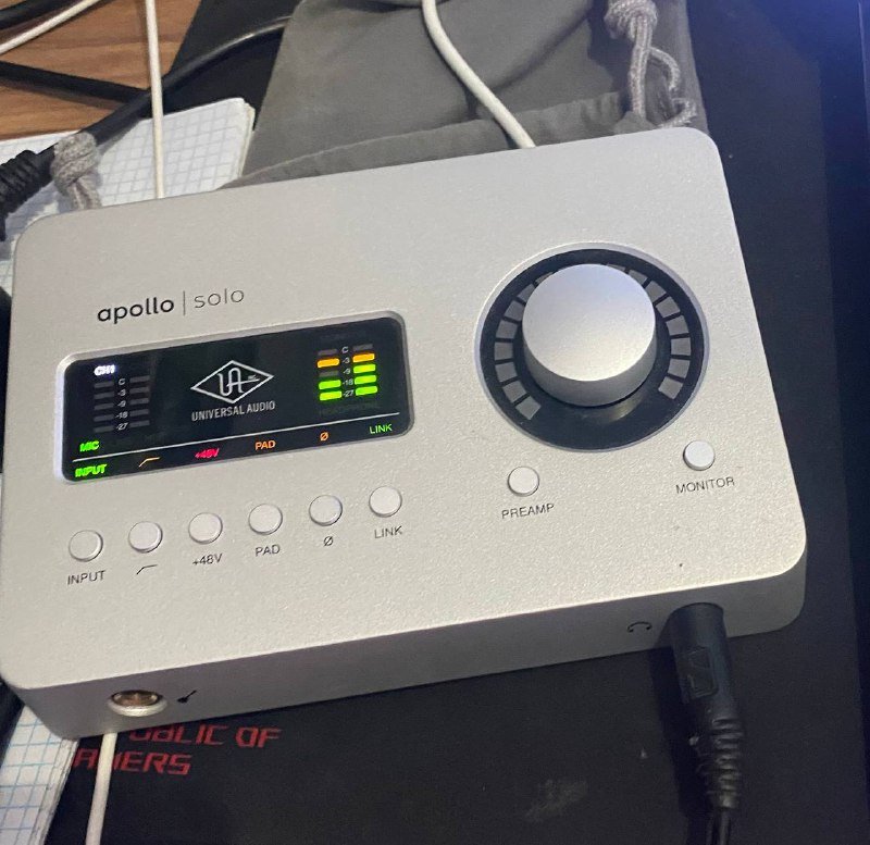 Квадрокоптер DJI Mini 2, бесперебойник APC Easy UPS, электро-гитара Strandberg, звуковая карта Universal Audio, вокальный микрофон Beyerdynamic 5