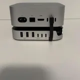 Apple Mac Mini M4, Ugreen stand, Samsung 9100 Pro SSD 3