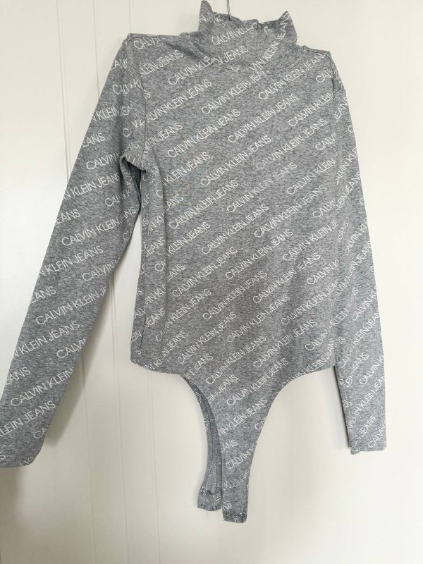 жилет ZARA, джинсы Massimo Dutti, кардиган Massimo Dutti, свитер Massimo Dutti, брюки Massimo Dutti, костюм Tommy Hilfiger, боди Calvin Klein, боди Guess, кардиган Zara 8