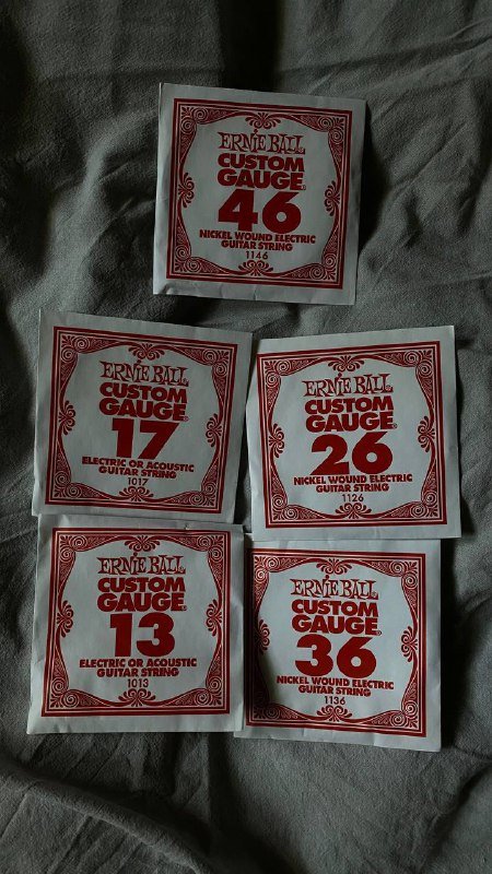 Стойка под электрогитару Ibanez, гитарный кабель и струны 4