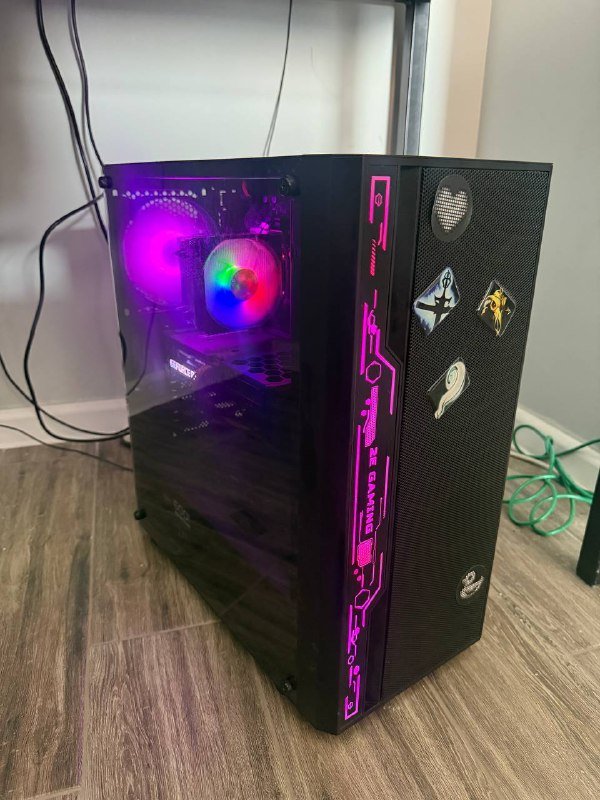 Компьютер, стол, кресло, наушники, монитор 3