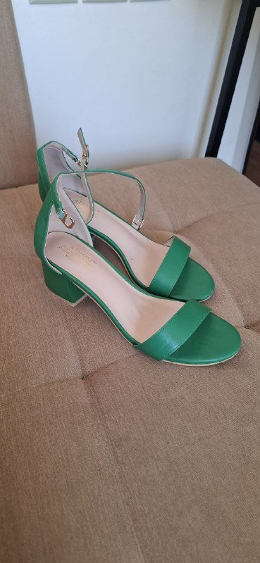 Босоножки 38рр зеленые кожзам, каблук 5см