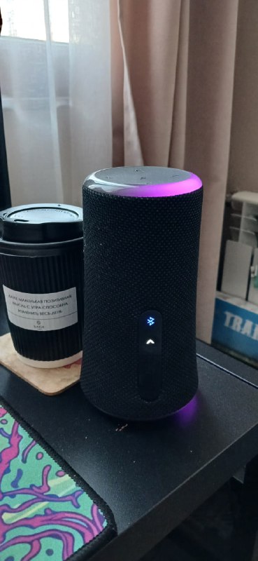 Bluetooth-колонка, студийные мониторы, микрофон, миди-клавиатура, стойка, укулеле