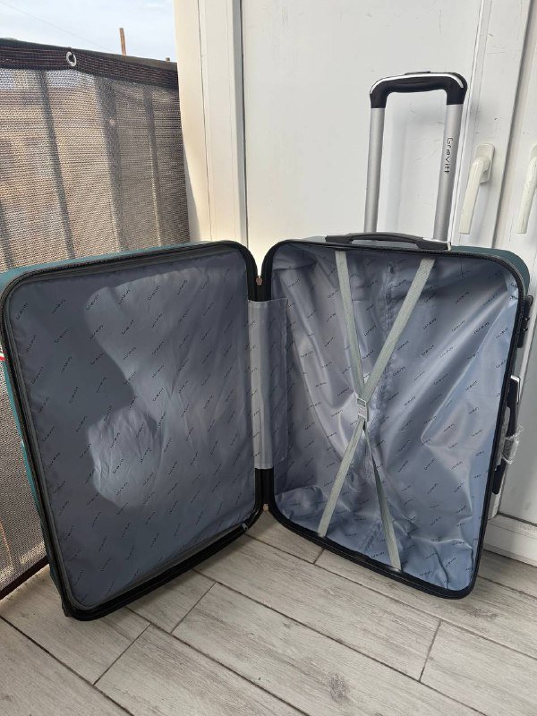 Чемодан пластиковый ABS 4