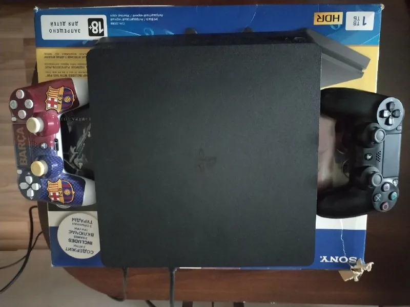 PlayStation 4 Slim 1TB