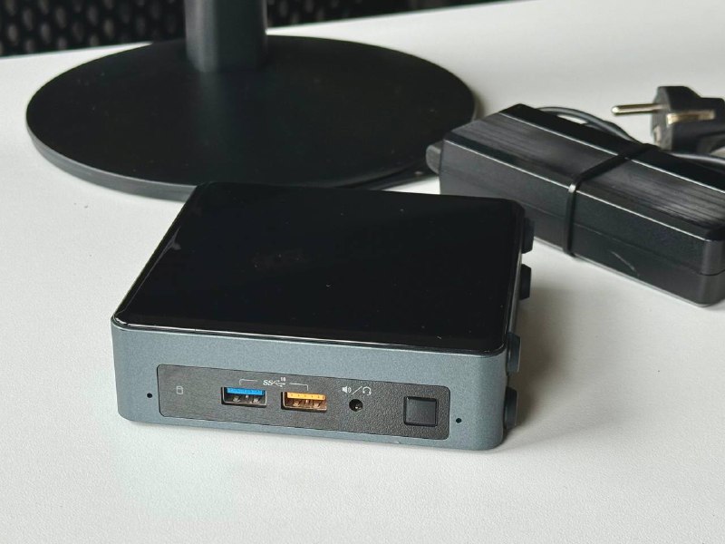 Мини-ПК Intel NUC8i3, 16GB RAM, 500GB SSD