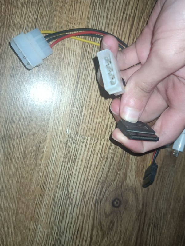 Various cables and chargers 5
