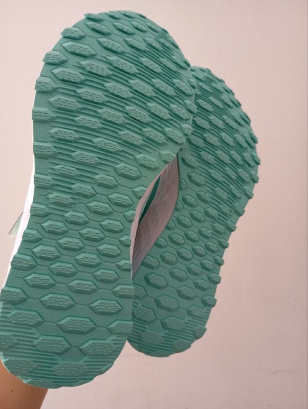 Кроссовки New Balance, босоножки Jack Wolfskin, гофре 3