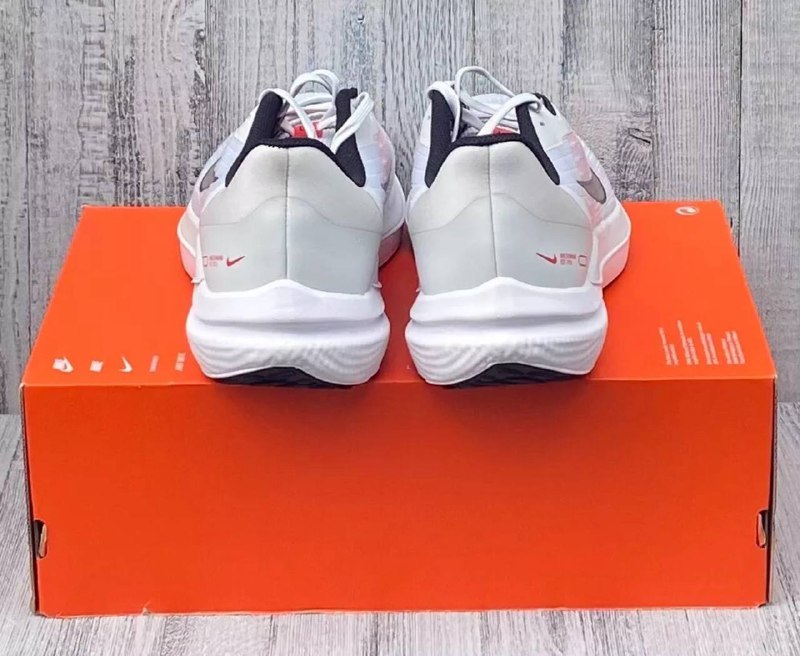 Nike Air Zoom Winflo 9 Photon Dust/Black/White 44-44.5 5