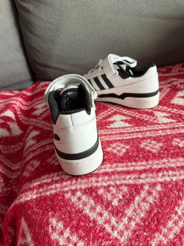 Кроссовки Adidas размер 10 UK 3