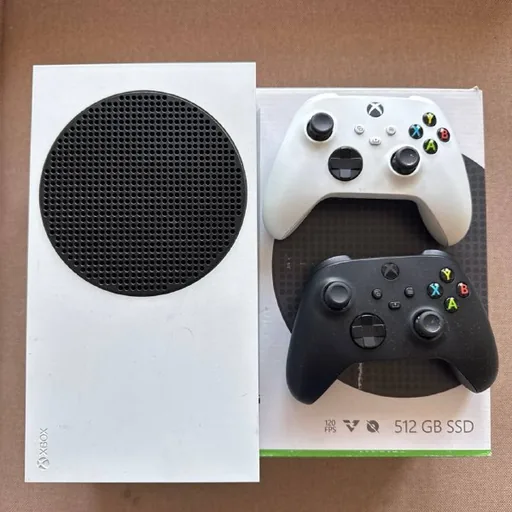Xbox Series S с 2 контроллерами