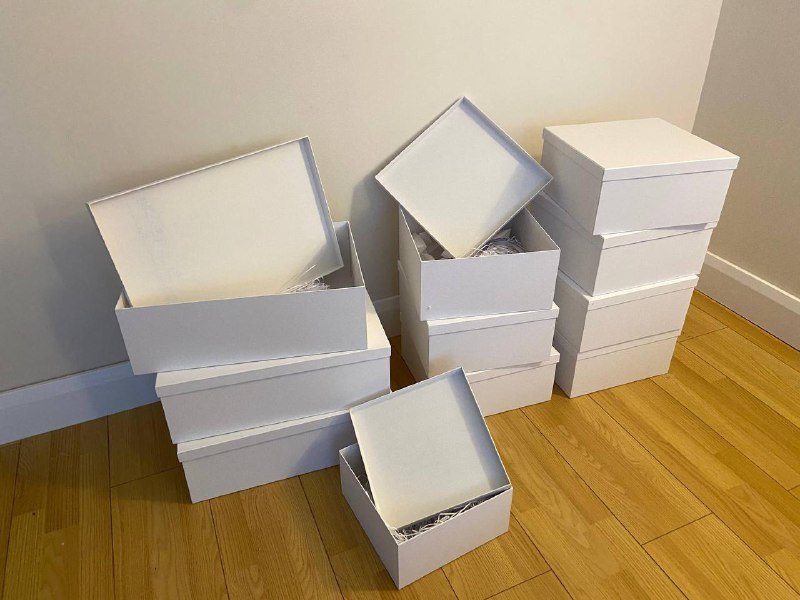 Подарочные коробки белые с наполнителем и лентой
