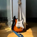 Fender Stratocaster, усилитель Behringer TG-30 3