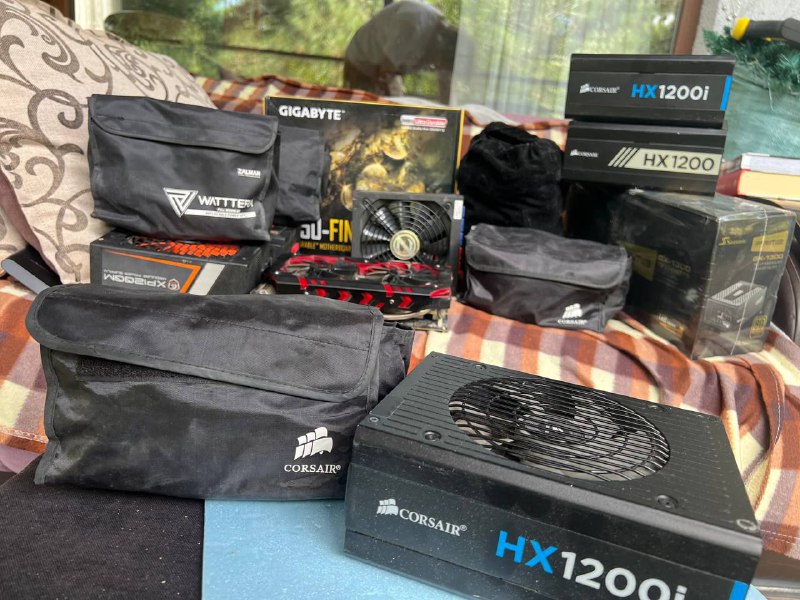 Блоки питания Corsair HX 1200I, Gigabyte XP 1200M, Seasonic GX 1300W 4