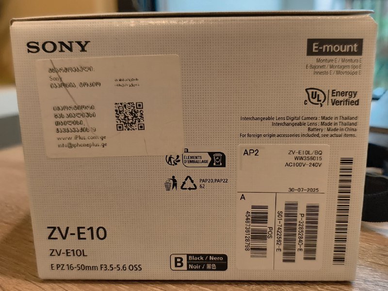 Камера Sony ZV-E10 с объективом 16-50