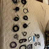 Геймпад PS5, монитор MSI, зарядка, акустика KRK, видеосвет, MIDI-клавиатура, аудиокабель 2
