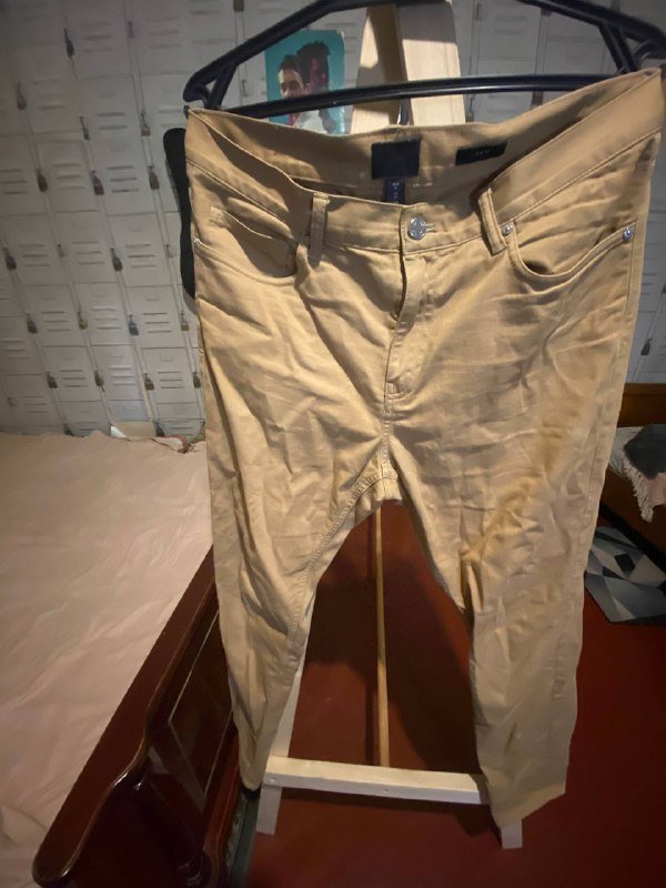 Зауженные коричневые штаны, бежевая рубашка размер М 2