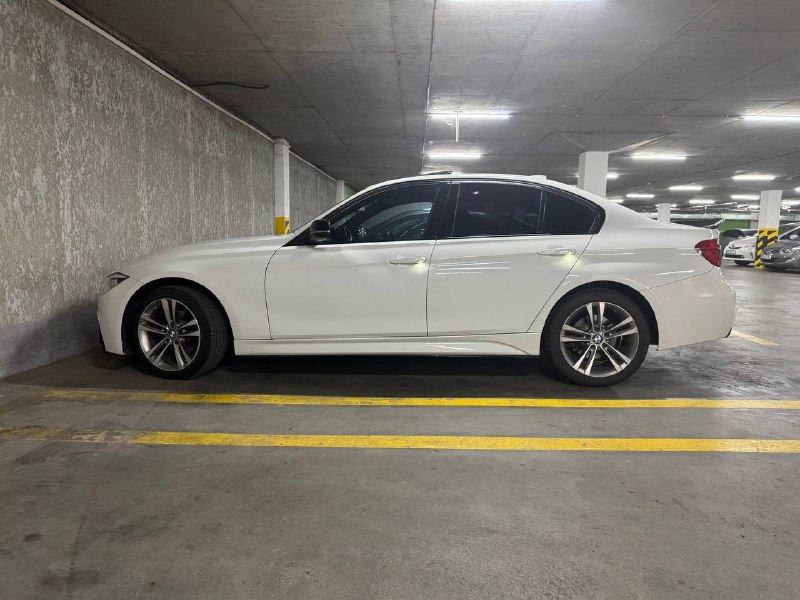 BMW 330i xDrive 2017 года 4
