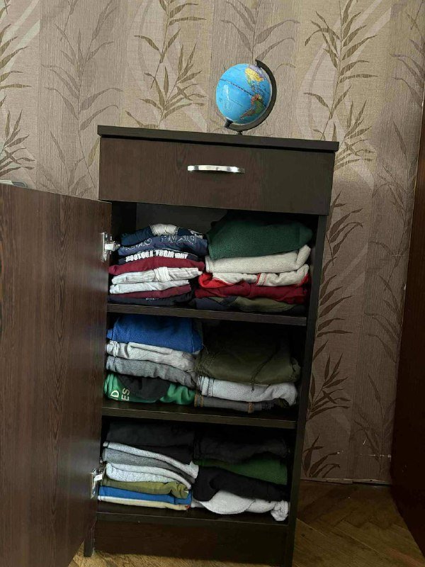 шкаф, письменный стол 8